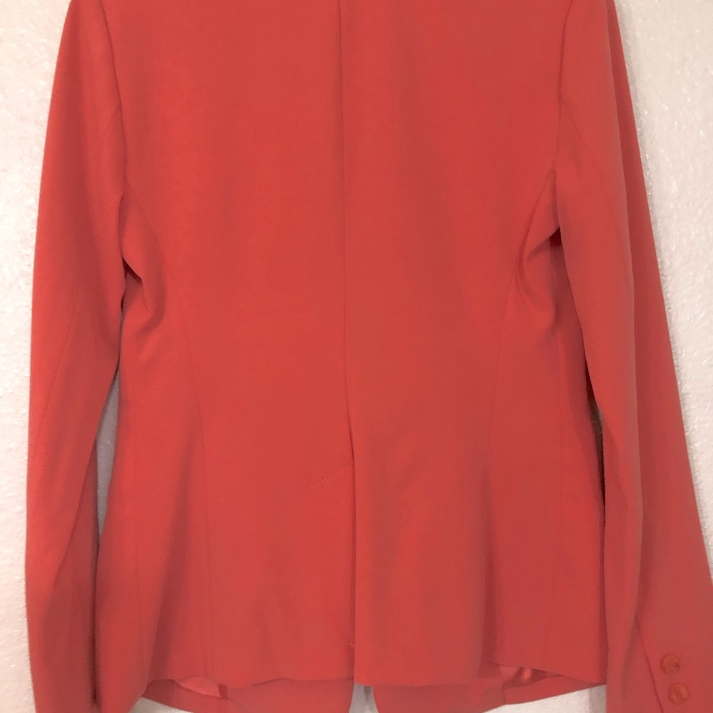Guess coral silk look single button modern streamlined slim blazer. Size 6 - Picture 5 of 14